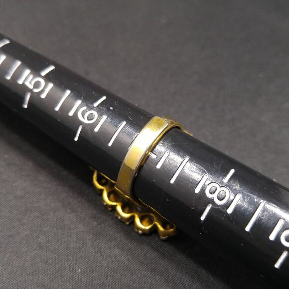 Vintage Emerald Green Rhinestone Ring, Size 7 Adjustable, 1960s - Picture 10 of 10